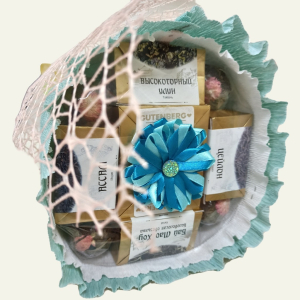 Букет с чаем новогодний